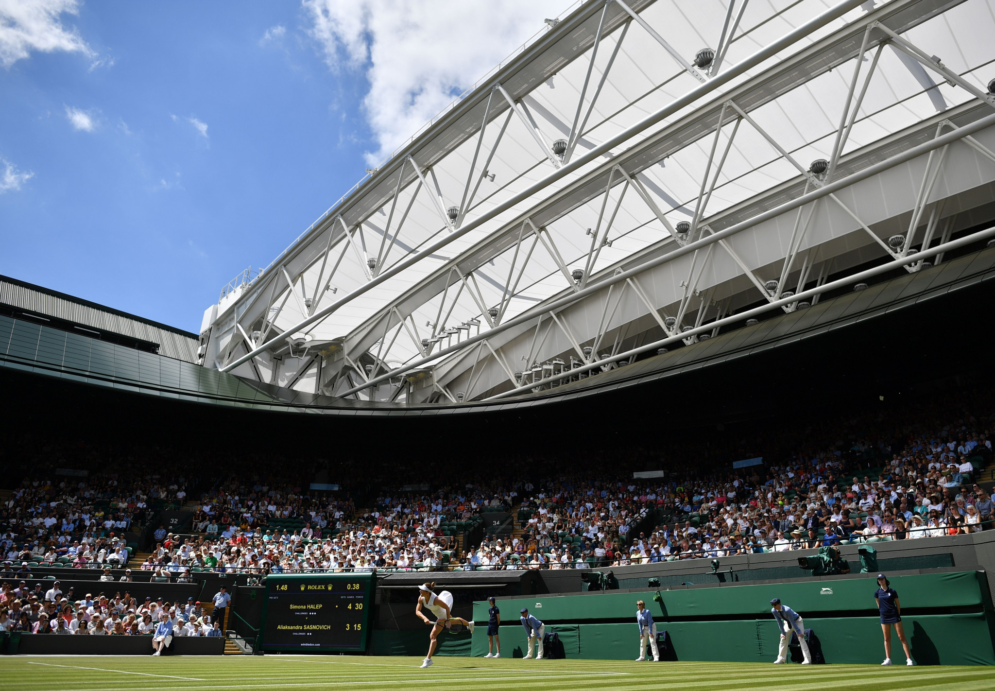 The new Court One roof made its Wimbledon debut ©Getty Images