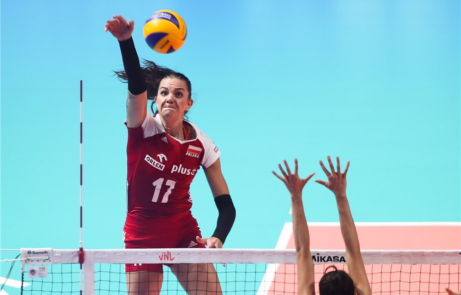 Malwina Smarzek's 32 points was not enough for Poland as they were eliminated following defeat to Brazil ©FIVB