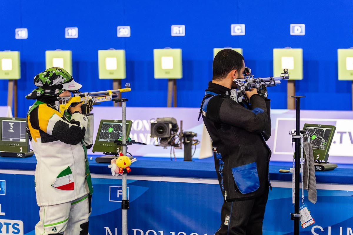 Iran's Najmeh Khedmati and Mahyar Sedaghat were the victors in the mixed team 10m air rifle competition ©FISU