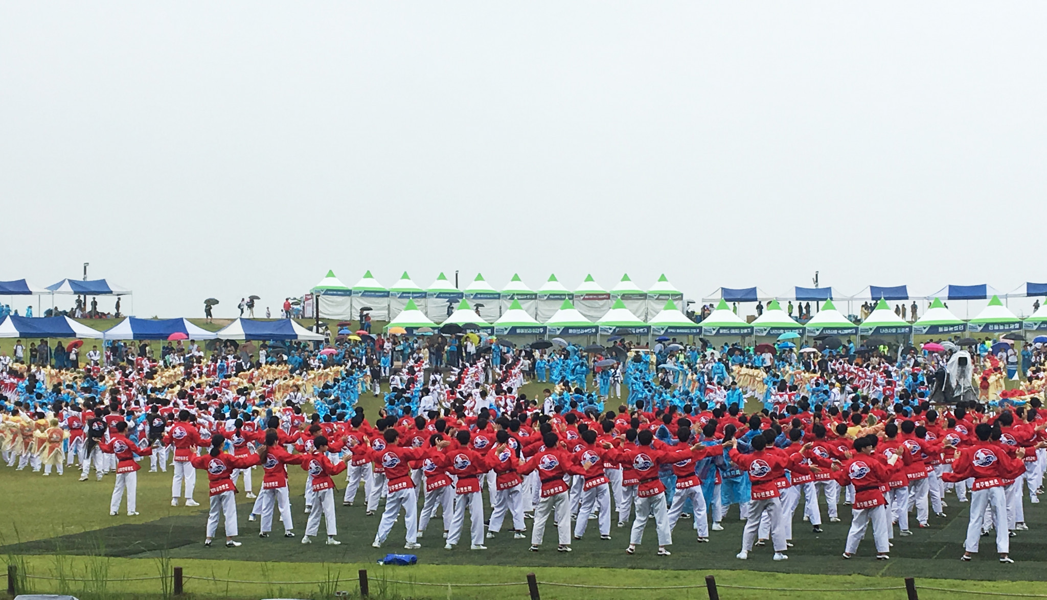 Thousands of taekwondo practitioners perfomed a flash mob ©World Taekwondo