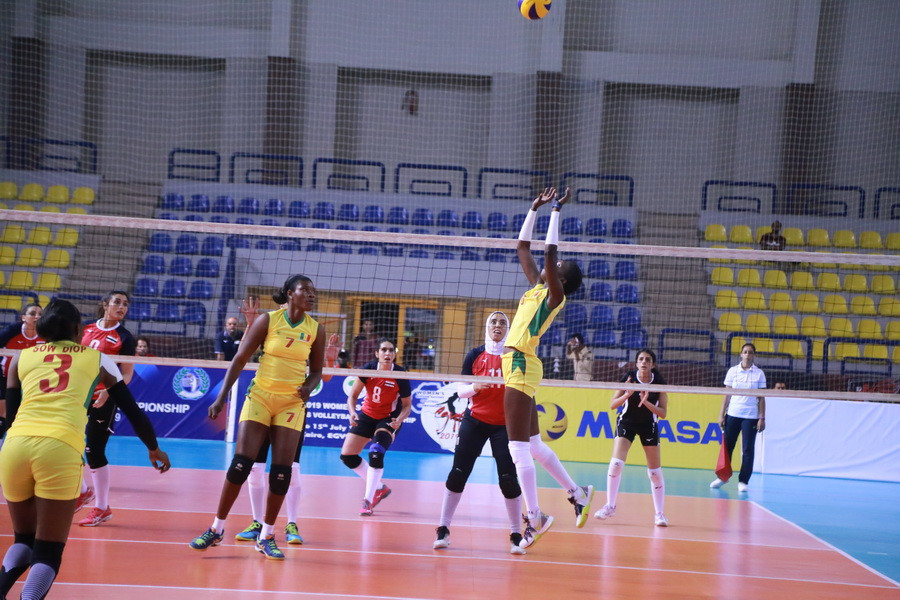 Hosts Egypt beat Senegal in their opening match ©CAVB