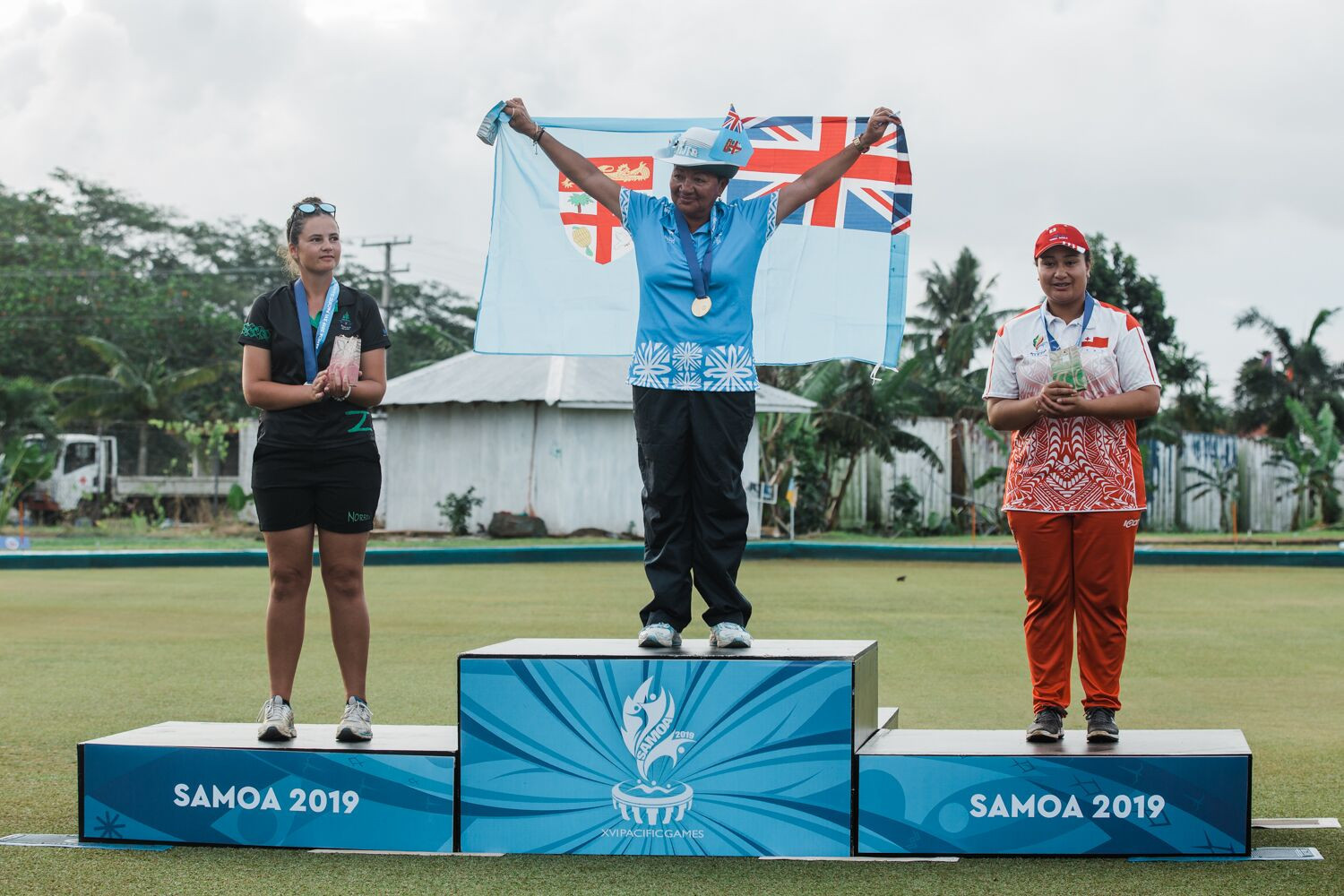 Fiji's Litia Kotoisuva celebrates winning the lawn bowls women's singles ©Games News Service