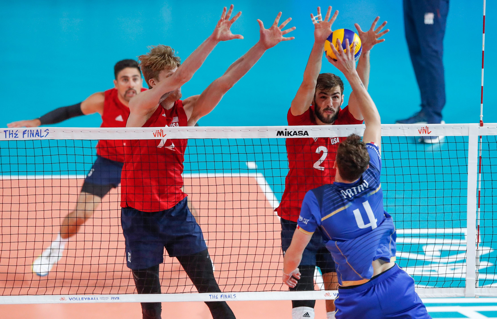 Hosts United States began with a victory over France in four sets ©Getty Images