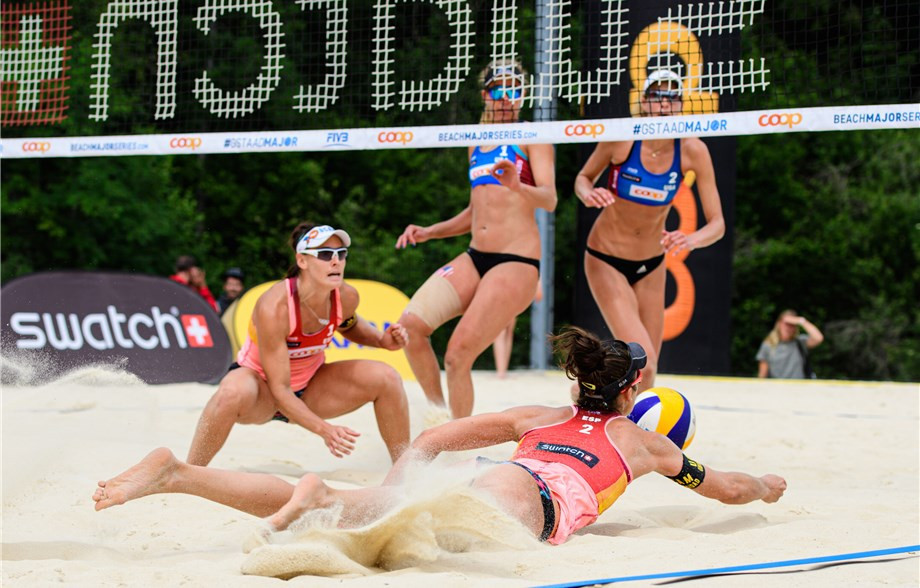 Spain’s Liliana Fernández Steiner and Elsa Baquerizo McMillan beat third-seeded Americans Alexandra Klineman and April Ross in straight sets today to secure top spot in Pool C at the five-star FIVB Beach World Tour event in Gstaad in Switzerland ©FIVB