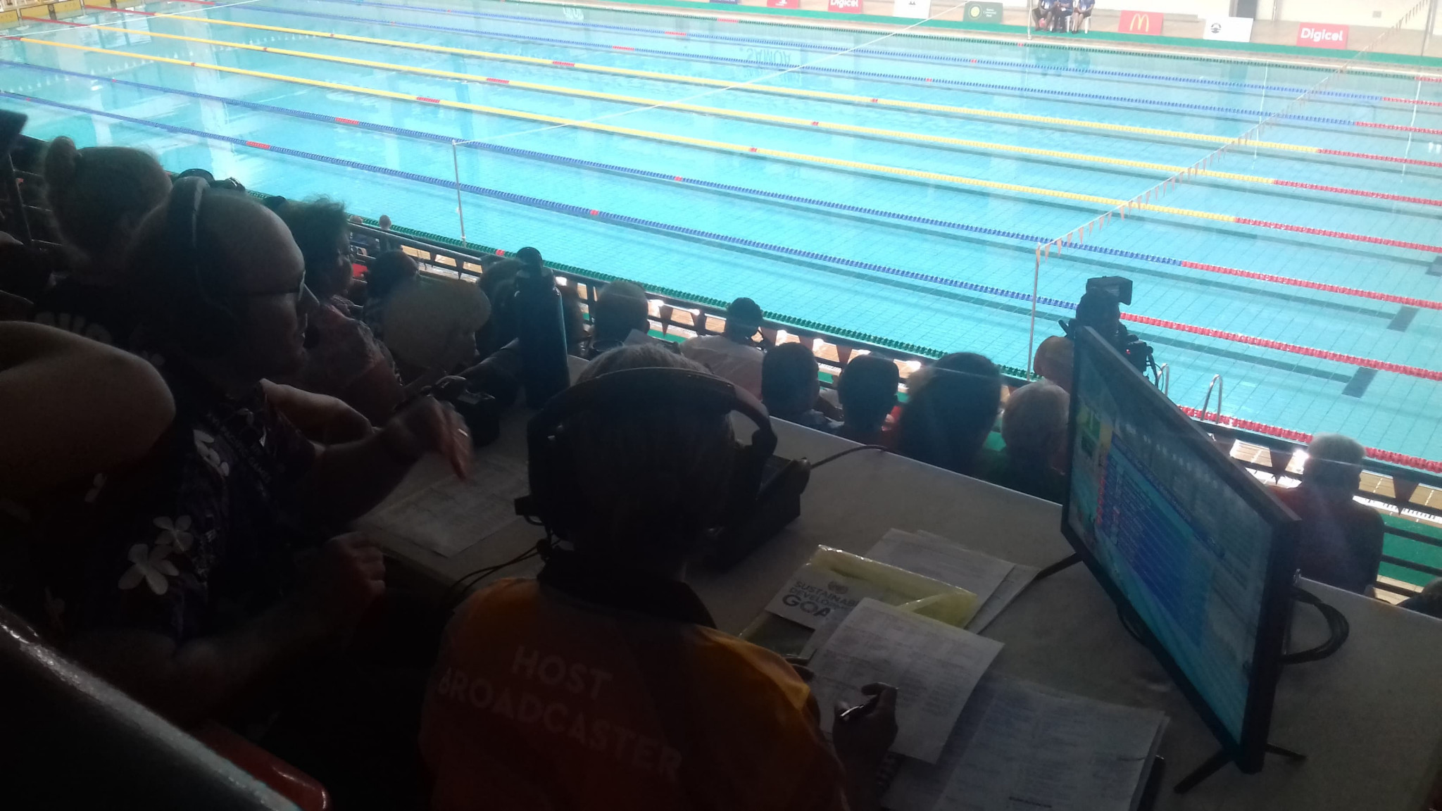 Ryan Pini, left, was co-commentating when his men's individual medal Games record was broken ©ITG