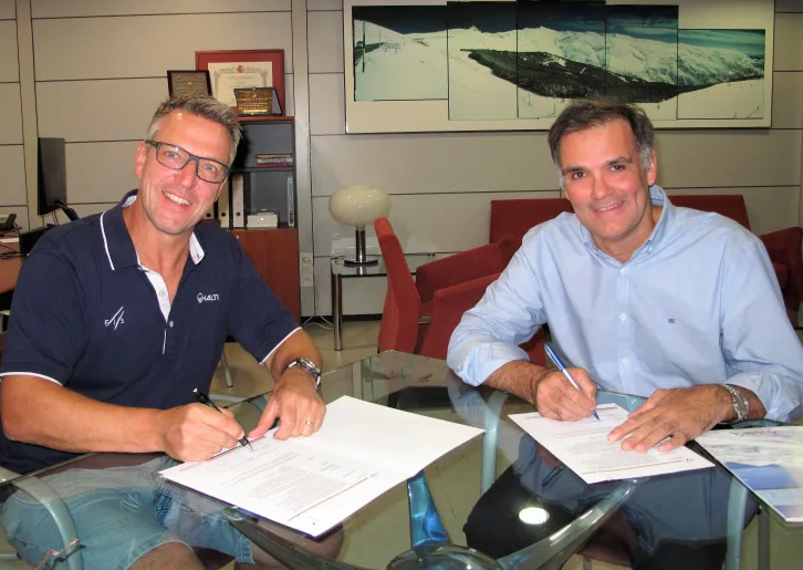 Uwe Beier and Jesús Ibáñez sign FIS snowboard inspection documents ©FIS