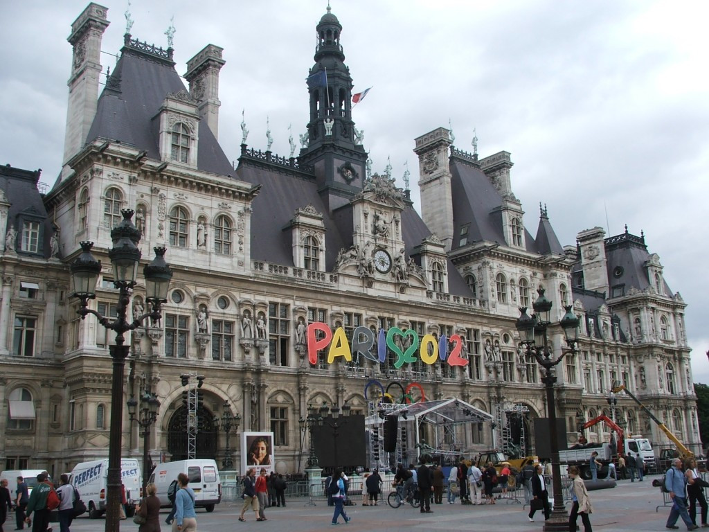 Olympic decorations at the Paris Hotel de Ville are dismantled after their unsuccessful 2012 bid. The city is back in the running for 2024