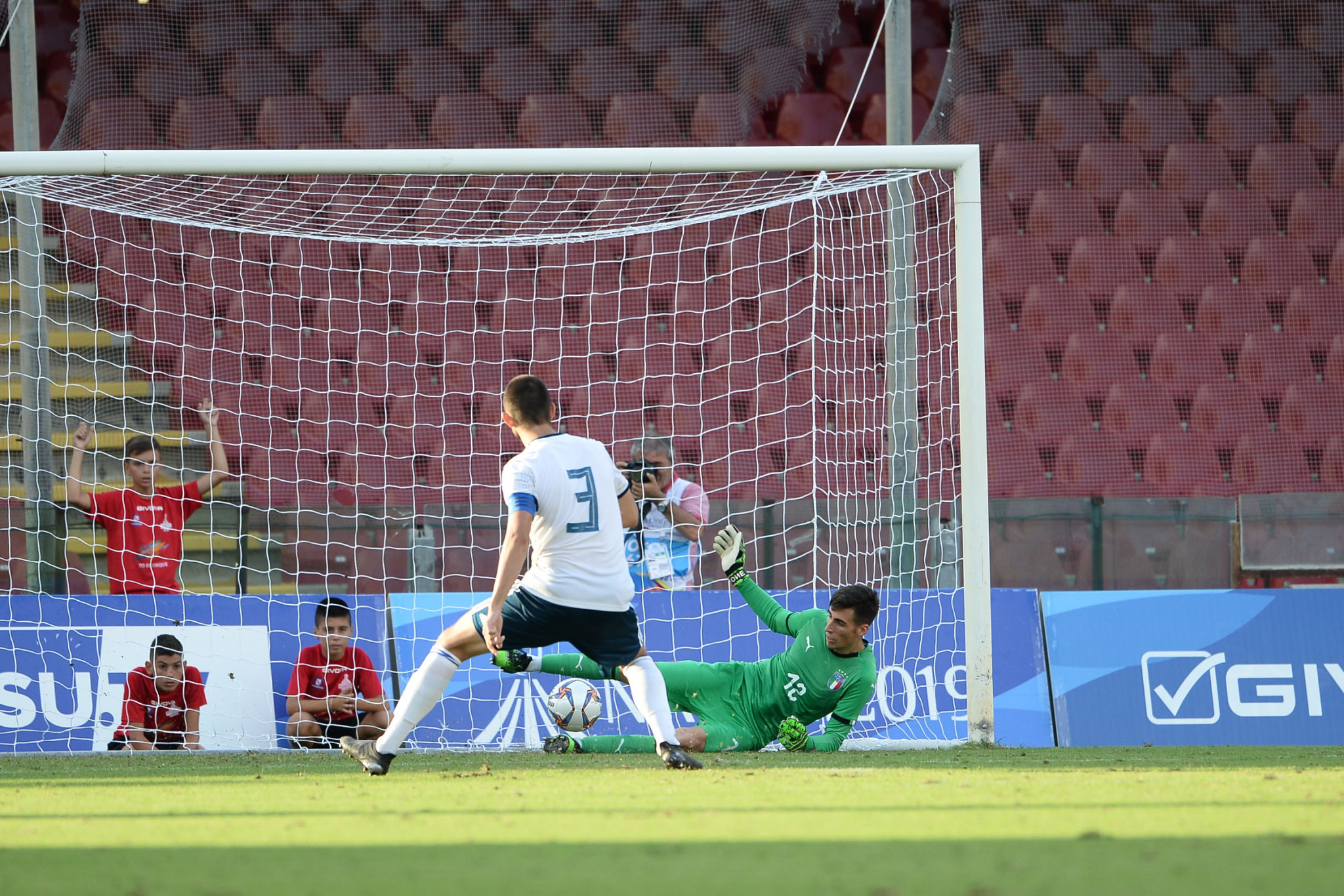 Italy and Russia's bronze medal playoff went to a penalty shootout in Salerno ©Naples 2019