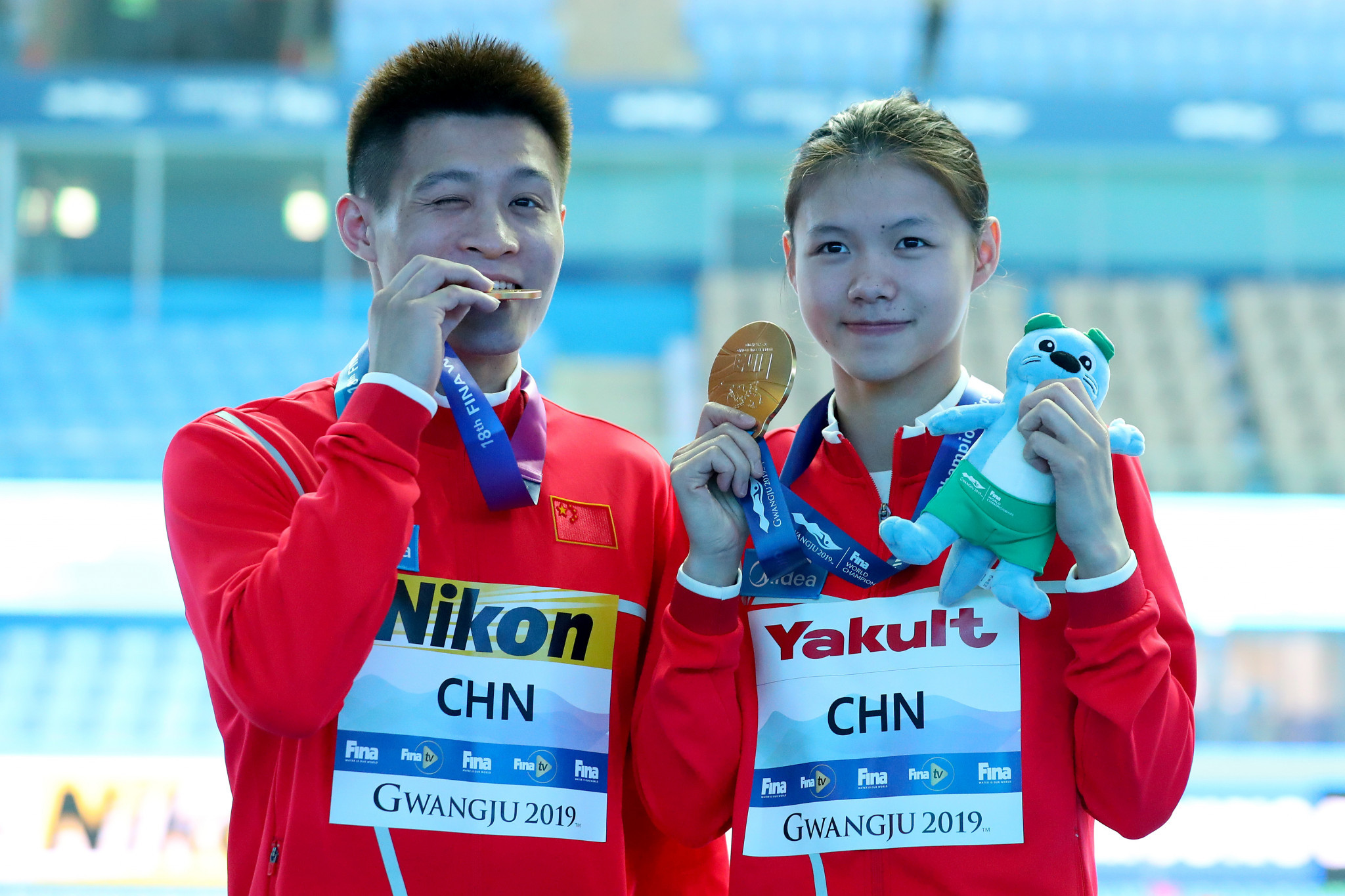 Jian Yang and Shan Lin won the diving team event for China ©Getty Images  