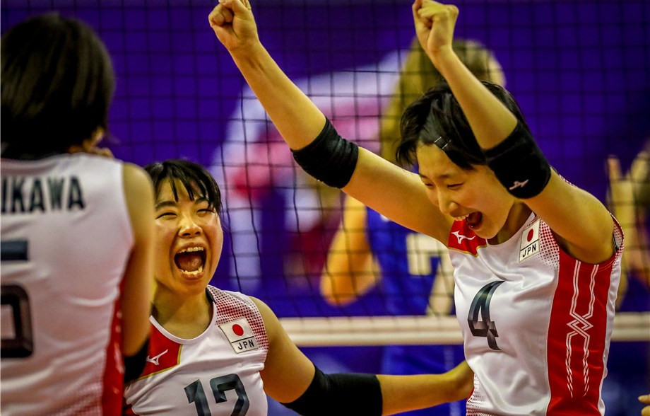 Japan continued their fine tournament by beating United States in straight sets ©FIVB  