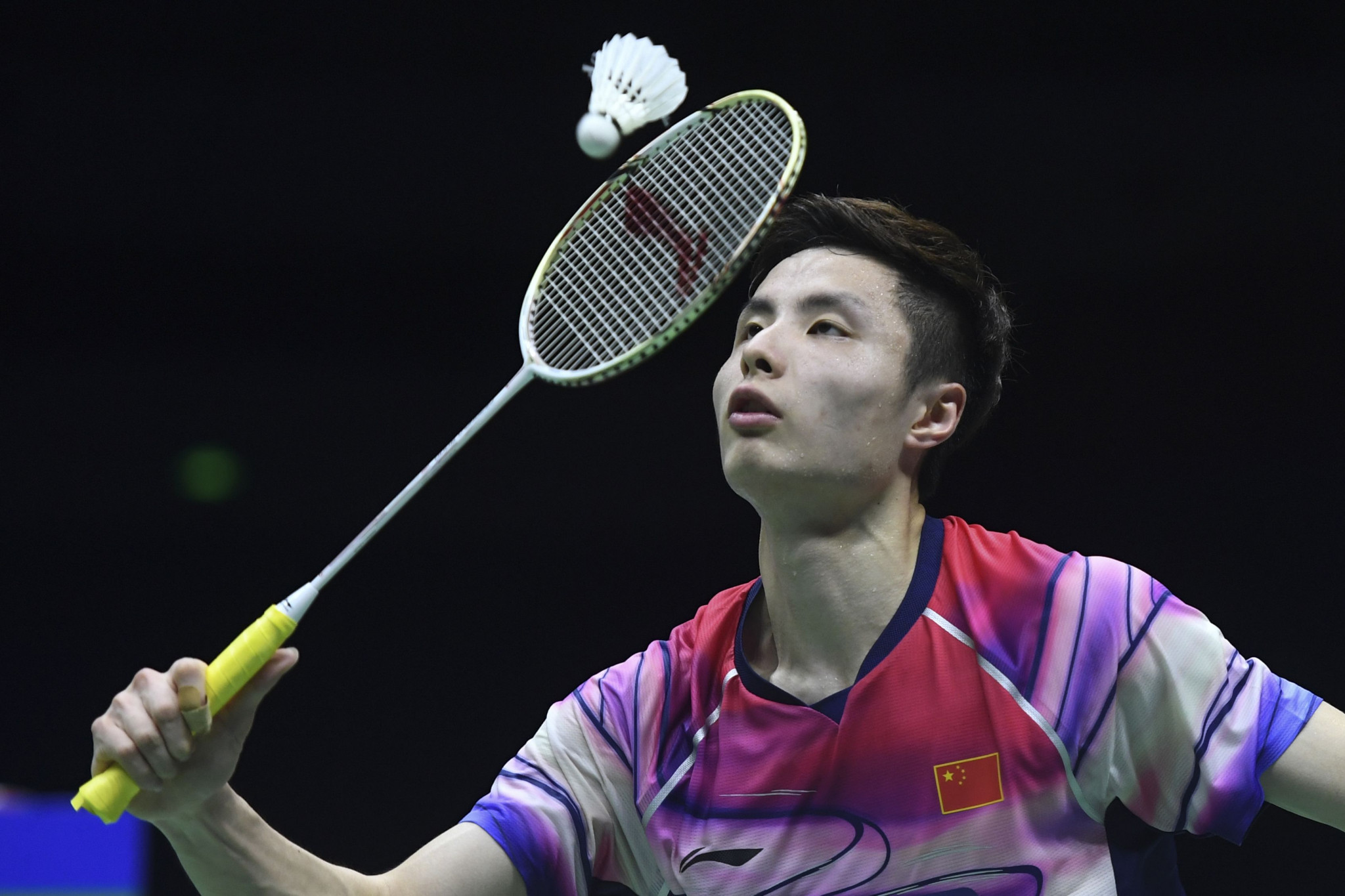 Second seed Shi battles back to advance at BWF Indonesia Open