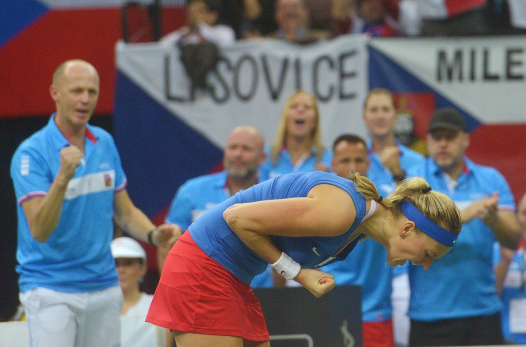 Kvitova and Sharapova claim victories to leave Fed Cup Final all-square after opening day in Prague