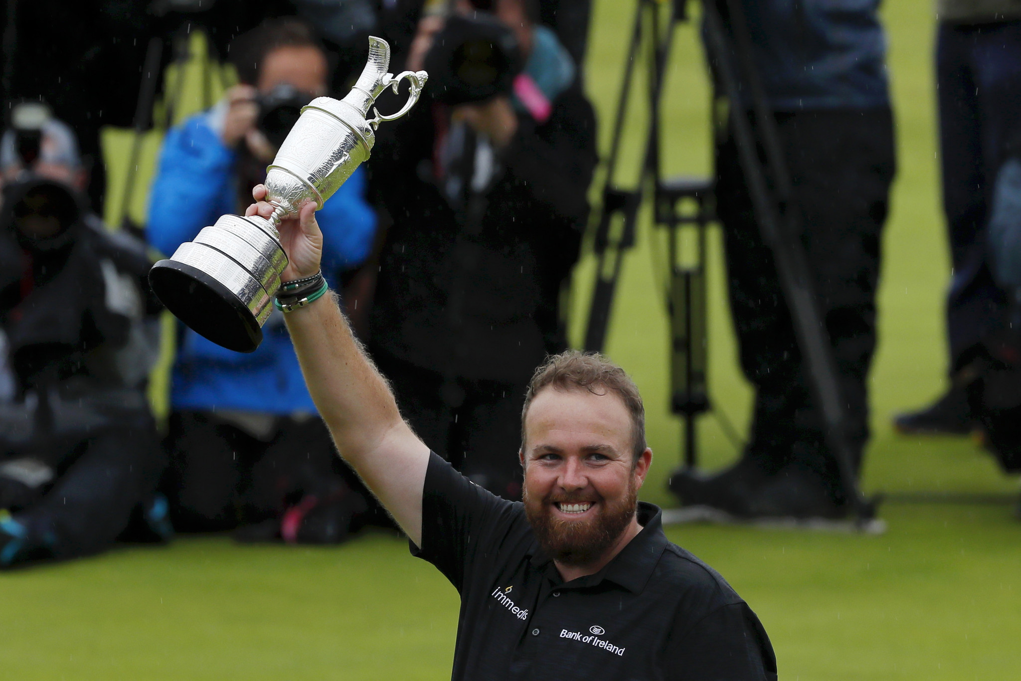 Lowry holds nerve to clinch first major title at The Open
