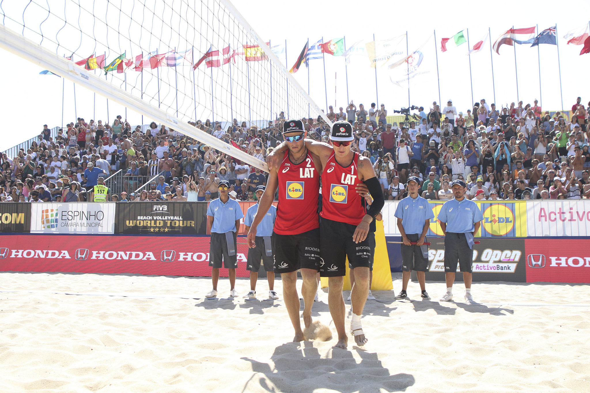 Latvia's Martins Plavins played through the pain as he partnered Edgars Tocs to the bronze medal ©FIVB