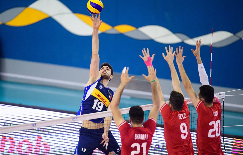 Italy kept their 100 per cent tournament alive by beating Iran ©FIVB