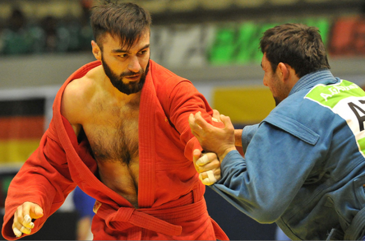 Russia's Azamat Sidakov overturned a deficit to beat Azerbaijan's Amil Gasimov in the men's 74kg final ©FIAS