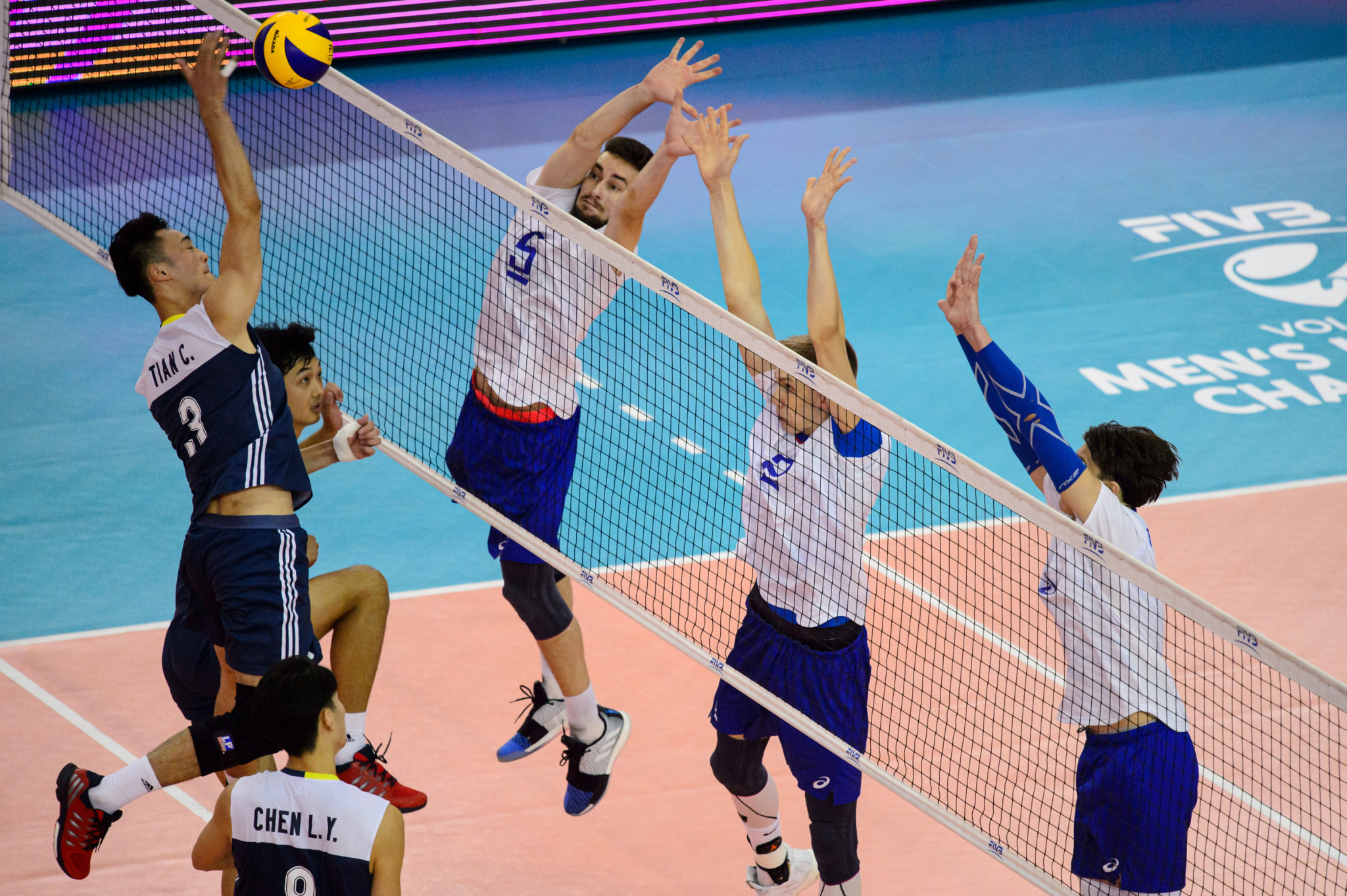 Russia defeated China to reach the semi-finals ©FIVB
