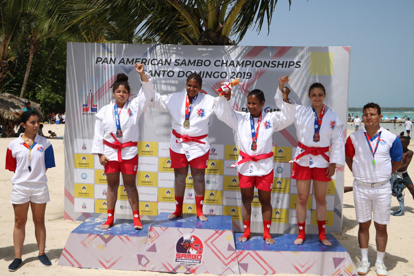 Ruth Montero won gold medals indoors and on the sand at the Pan American Championships ©FIAS