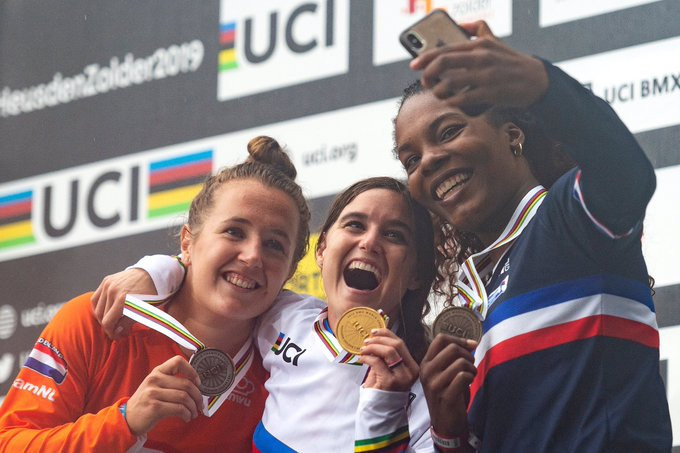 Olympic silver medallist Alise Willoughby of the United States recovered from a crash to clinch the women's title ©Twitter