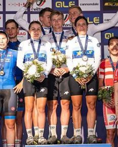 Sina Frei, pictured left, after winning the mixed team event earlier this week, retained her under-23 women's cross country title at the UEC Mountain Bike European Championships in Brno today ©Siina Frei/Instagram