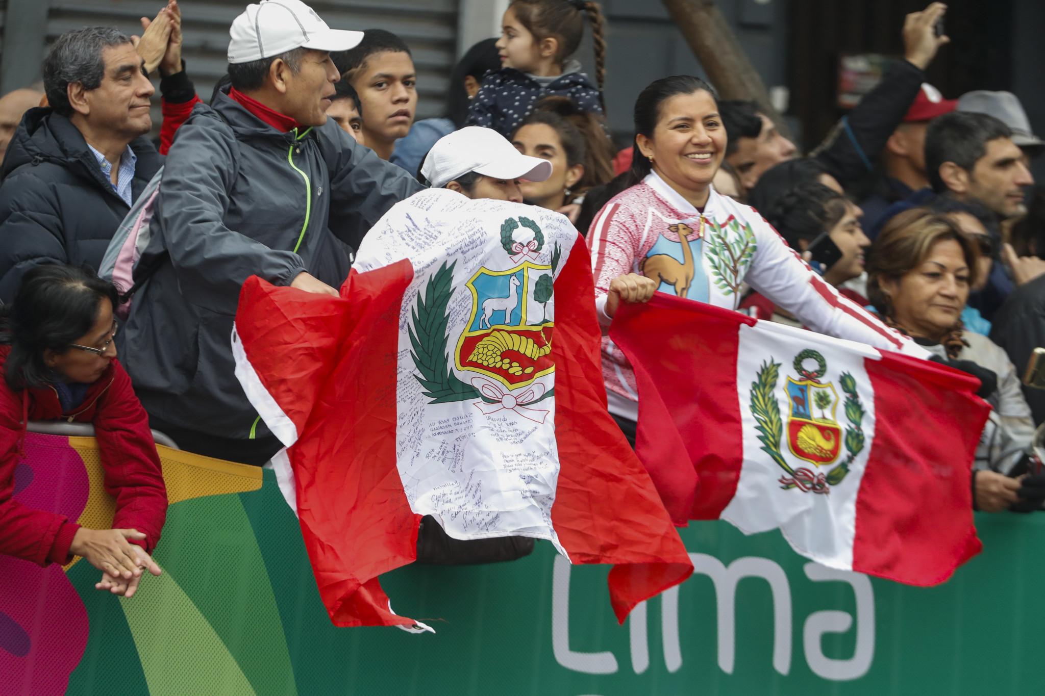 Peruvian crowds lined the streets for the Lima 2019 Pan American Games marathon ©Lima 2019