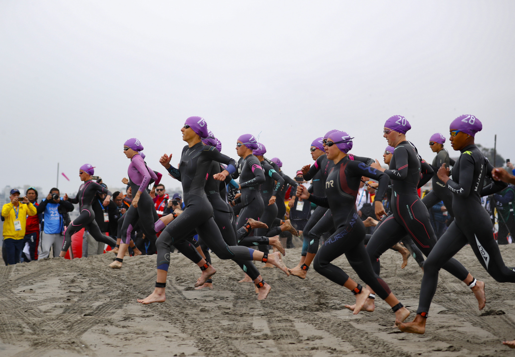 The men and women's triathlon races took place at Playa Chorrillos ©Lima 2019