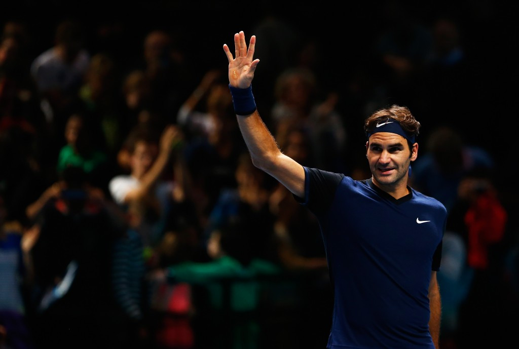 Roger Federer began his pursuit of a seventh ATP World Tour Finals title with a straight sets win