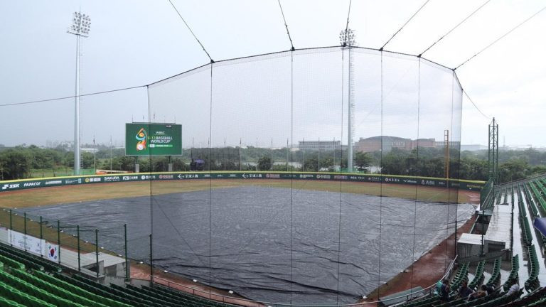 Rain played havoc and the United States v South Korea game was postponed ©WBSC