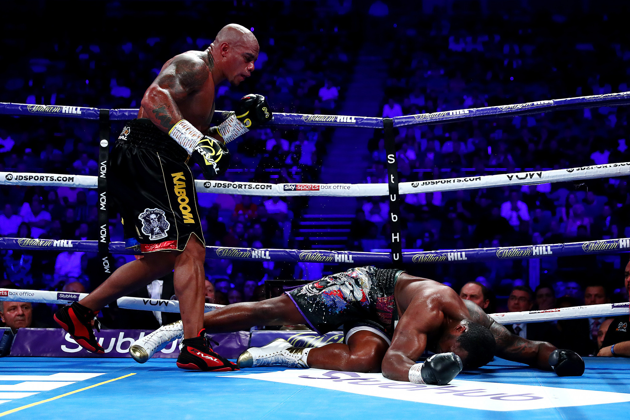 Óscar Rivas knocked down Dillian Whyte during their bout but was unable to secure victory ©Getty Images