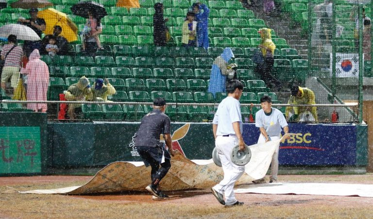 Hosts Chinese Taipei defeated South Korea 9-3 in a match affected by rain delays ©WBSC
