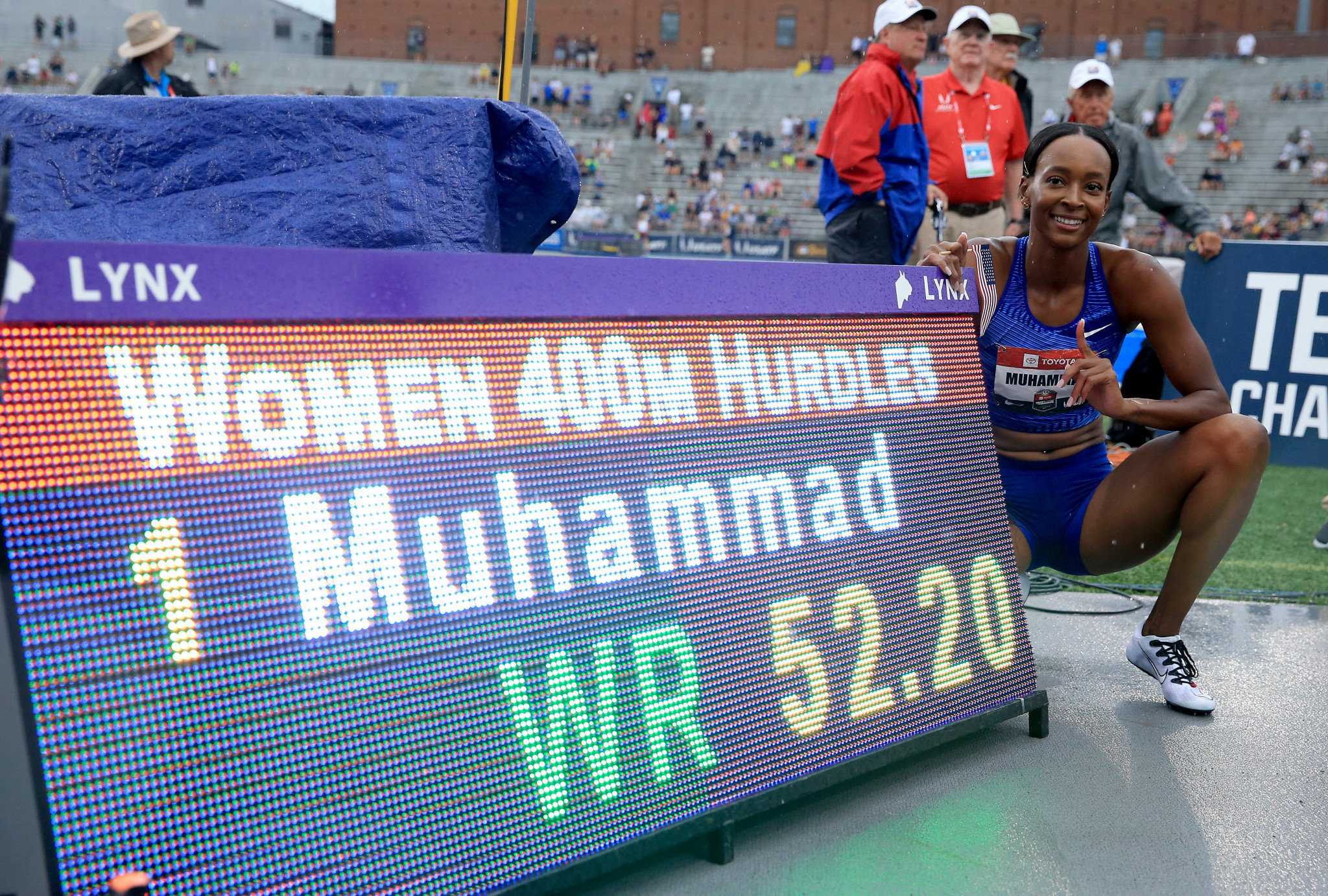 Dalilah Muhammad poses with the clock after setting the world record in the 400 meter hurdles during the 2019 United States of America Track and Field Outdoor Championships ©Getty Images