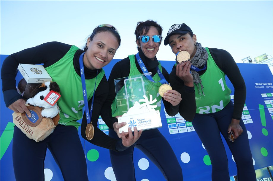 Tainá Silva Bigi, Josemari Alves and Juliana Felisberta Da Silva of Brazil with their gold medals after defeating Argentina to win in Bariloche ©FIVB