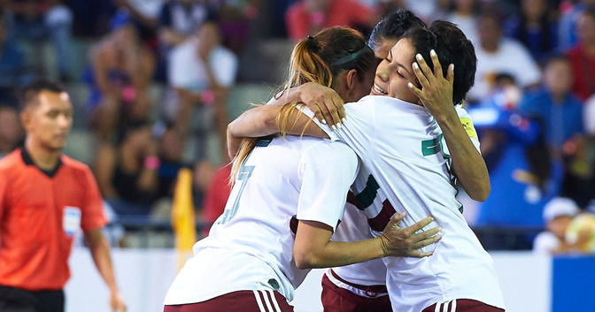 Mexico's women won 7-2 against Bahamas to seal a second successive round robin triumph ©Beach Soccer Worldwide