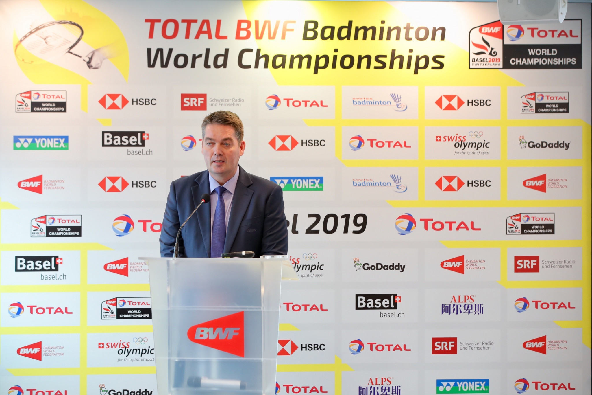BWF President Poul-Erik Høyer delivered the opening address at the event held for the draw ©BWF