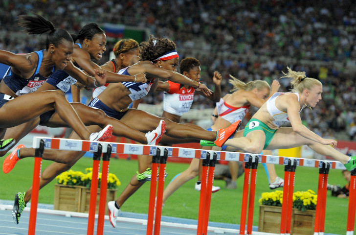 Sally Pearson, right, en route to the world 100m hurdles title in Daegu ©Getty Images