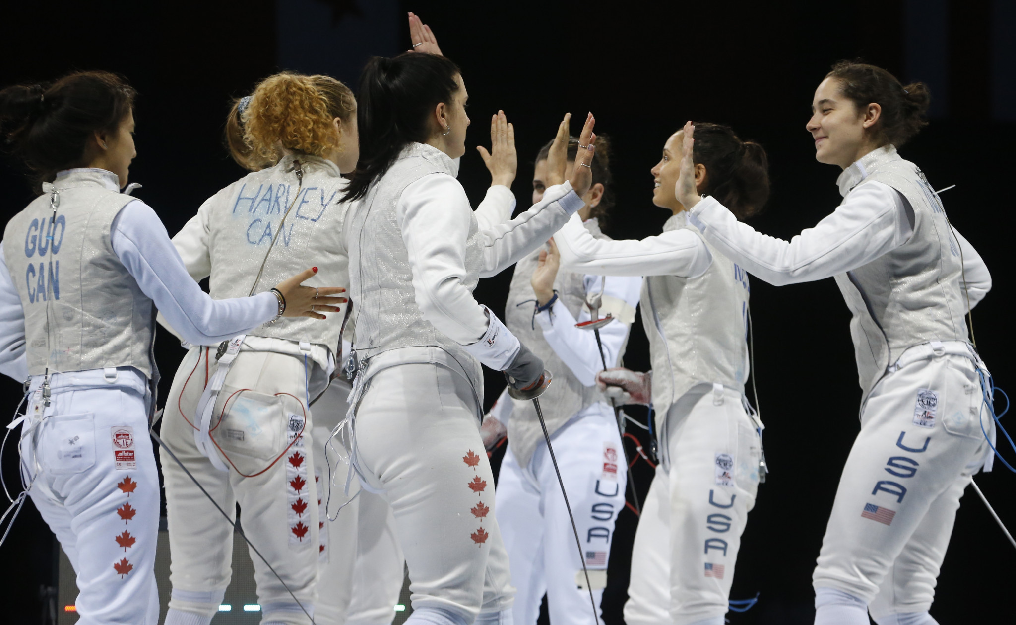 The US and Canada took eachother on in the women's team foil final, with the American contingent claiming the gold medal ©Lima 2019