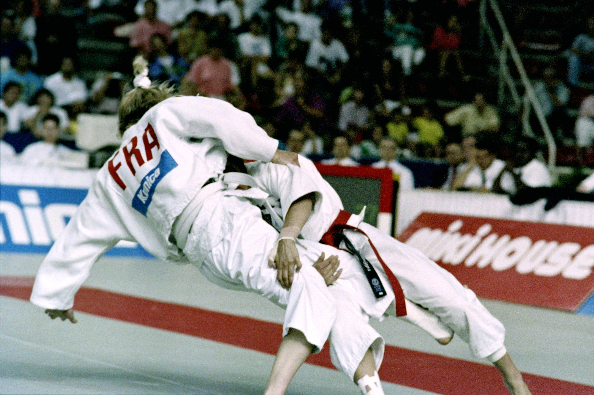 French Cecile Nowak (L) and Austrian Michaela Bornemann fight during the World championships final in judo, on July 28, 1991, in Barcelona ©Getty Images