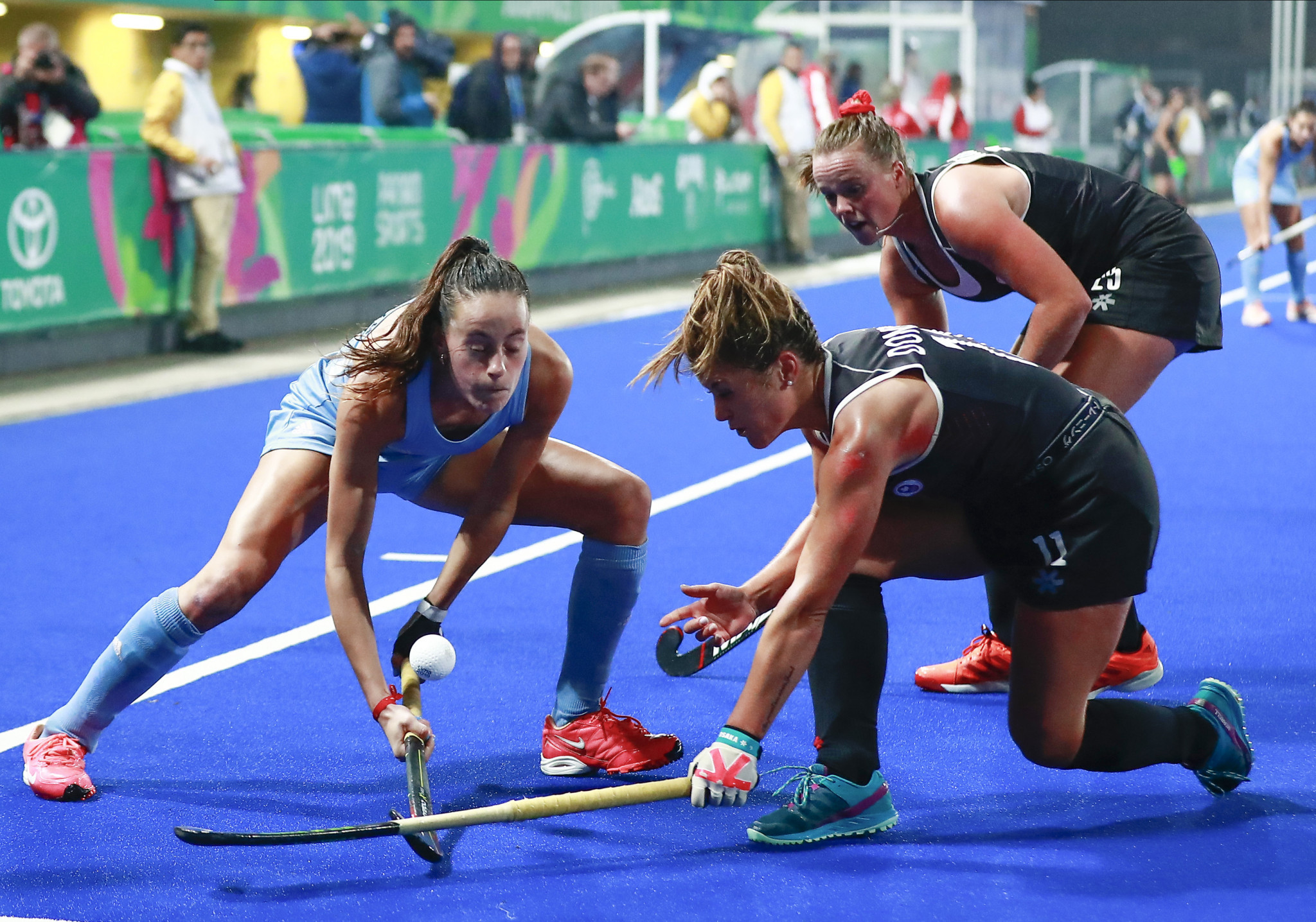 Argentina and Canada clashed in the women's hockey final ©Getty Images