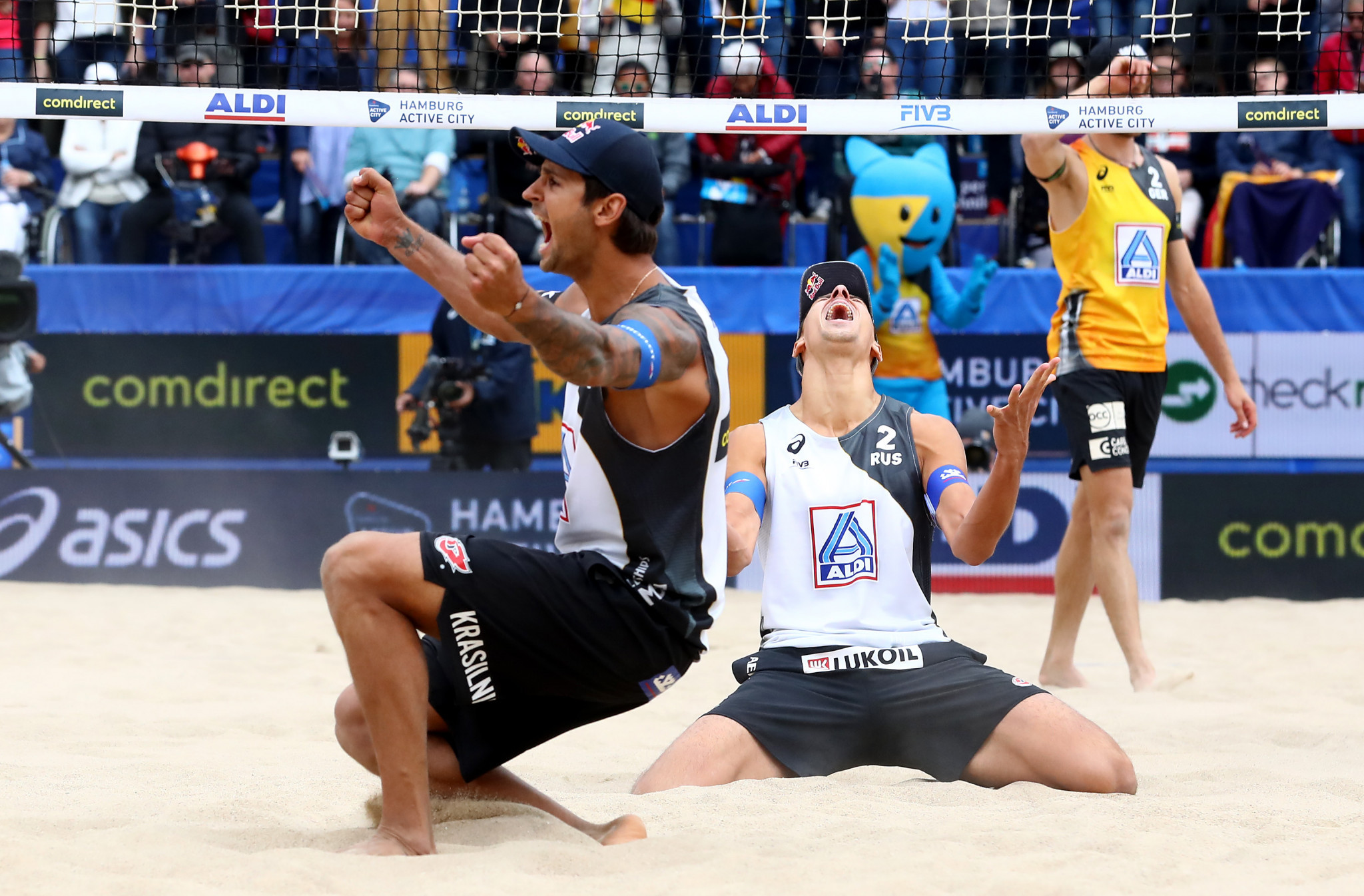 World champions Viacheslav Krasilnikov and Oleg Stoyanovskiy are the men's top seeds on home sand ©Getty Images