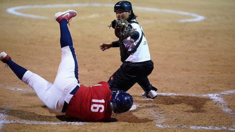 US inflict Japan's first defeat to move top of super-round standings at WBSC Under-19 Women's Softball World Cup