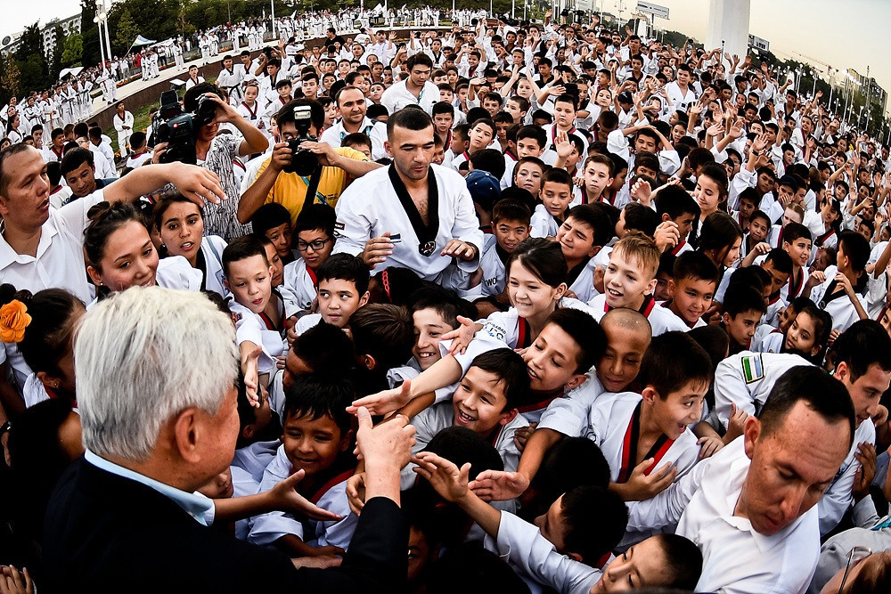 World Taekwondo President Chungwon Choue witnessed the display of more than 2,000 taekwondo youth practitioners, including 50 disabled students ©World Taekwondo