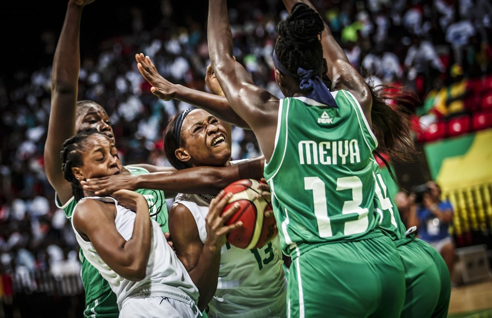 
Evelyn Akhator, centre, was once again the key figure for the Nigerians in their semi-final win over Mali ©FIBA