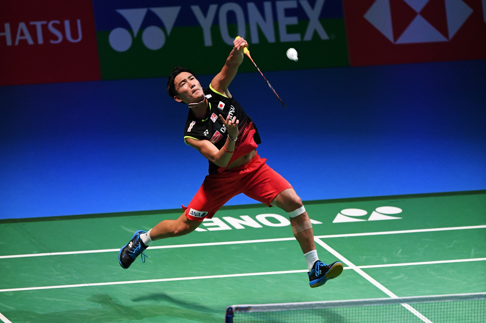 Men's top seeds safely through on BWF World Championship day one