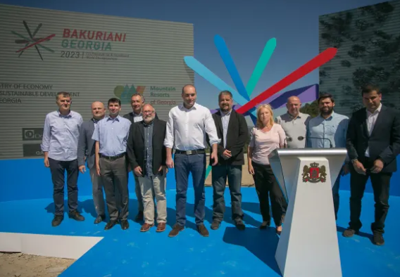 Plans were unveiled at Bakuriani Ski Resort, attended by Mamuka Bakhtadze, Prime Minister of Georgia, centre ©FIS