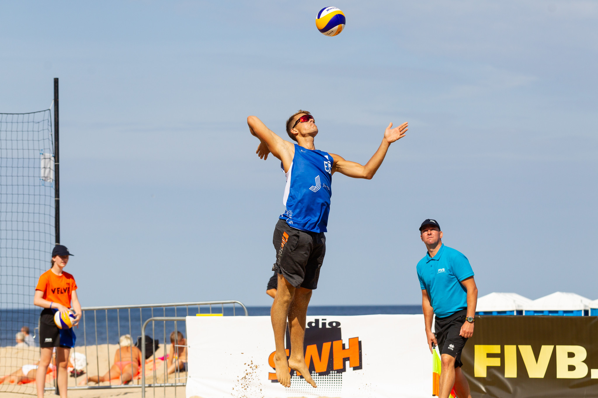 Estonians Kusti Nõlvak and Mart Tiisaar reached the semi-finals with victory against Stafford Slick and William Allen from the United States ©FIVB