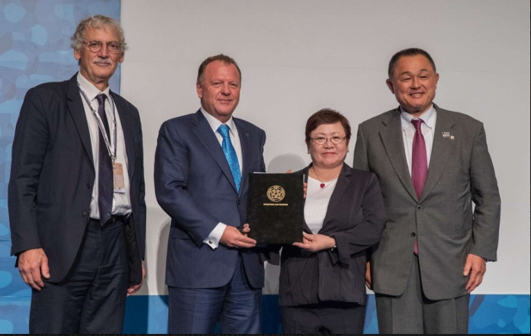 The treaty was signed by IJF President Marius Vizer at their Gender Equity Conference in Tokyo ©IJF