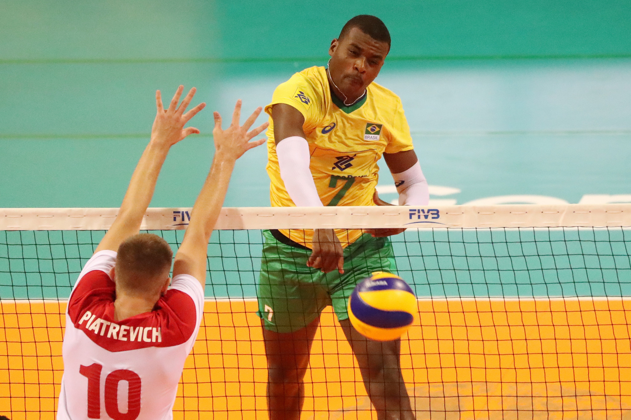 Paulo Ferreira of Brazil scored 18 points as the favourites defeated Belarus in Tunis ©FIVB