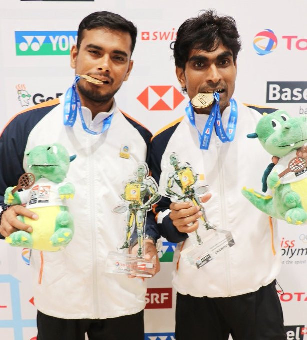 Pramod Bhagat and Manoj Sarkar of India pose with their medals after winning the men's doubles SL3-4 title in Basel ©Paralympics India