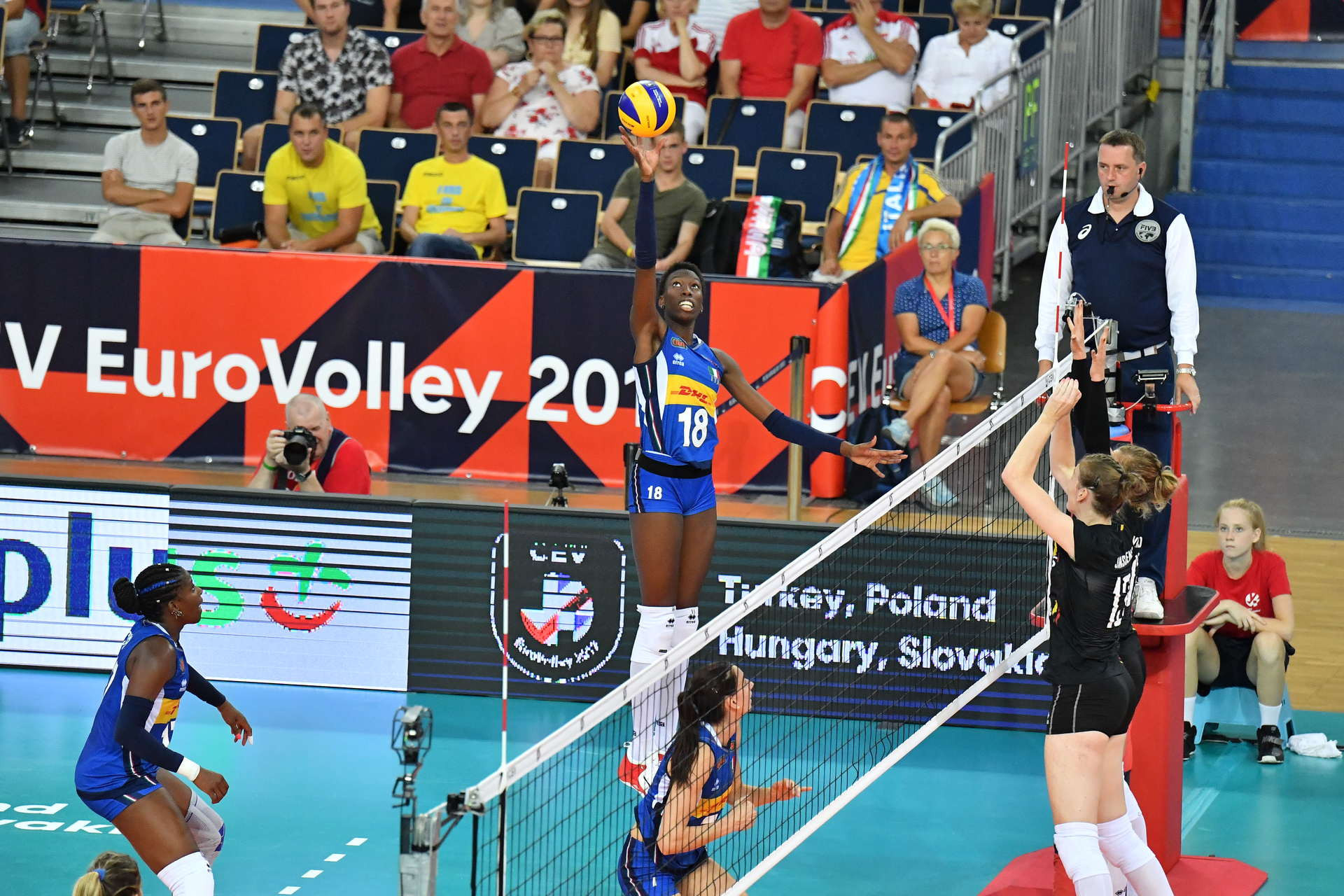 Italy defeated Belgium in straight sets in Pool B ©Twitter/ EuroVolley 