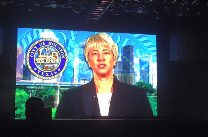 Houston Mayor Annise Parker wished the athletes luck via video message ©IWF/Facebook